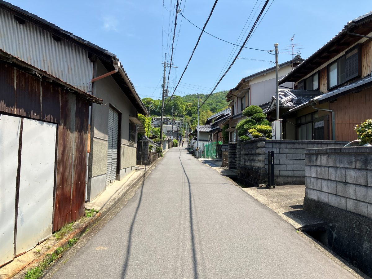 白毫寺へ続く上り坂