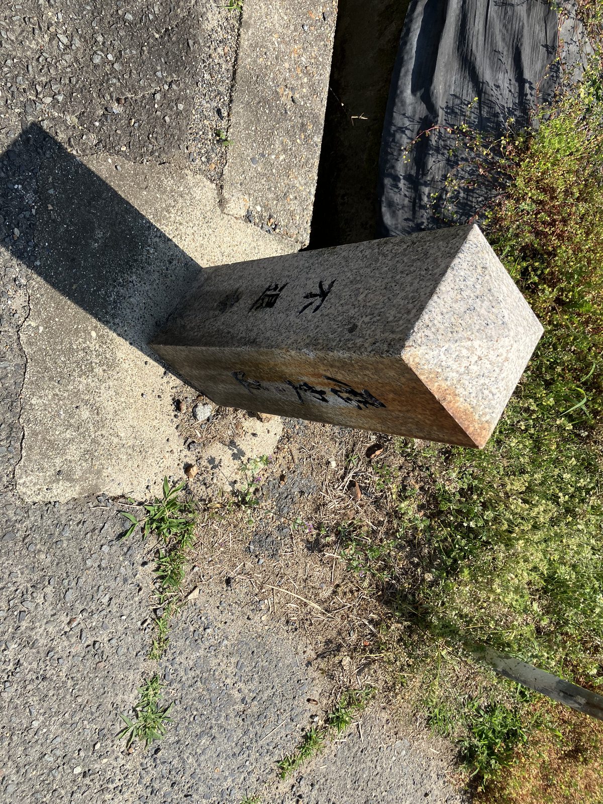 道路右手に見える不退寺の案内標識