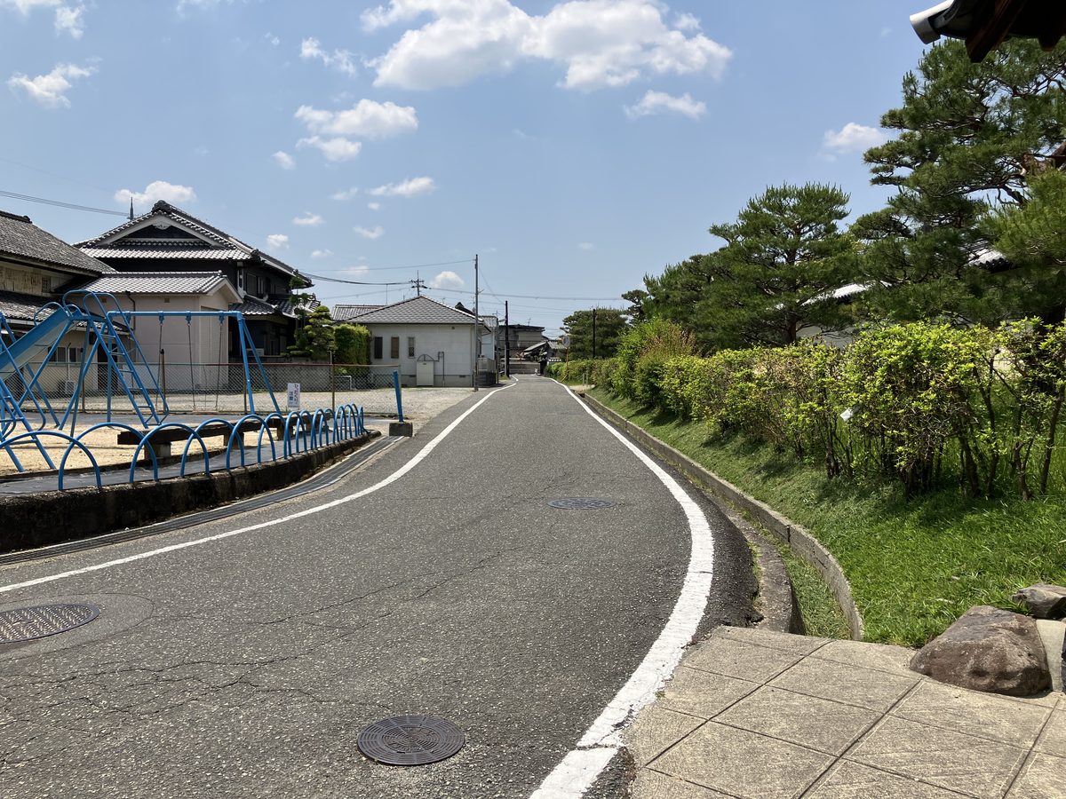 法華寺からまっすぐ進む