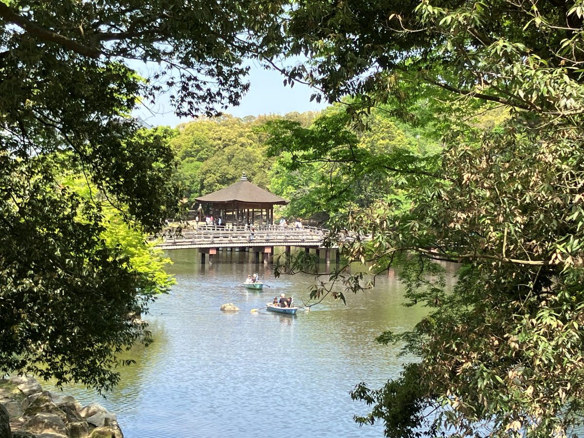 右手に浮御堂