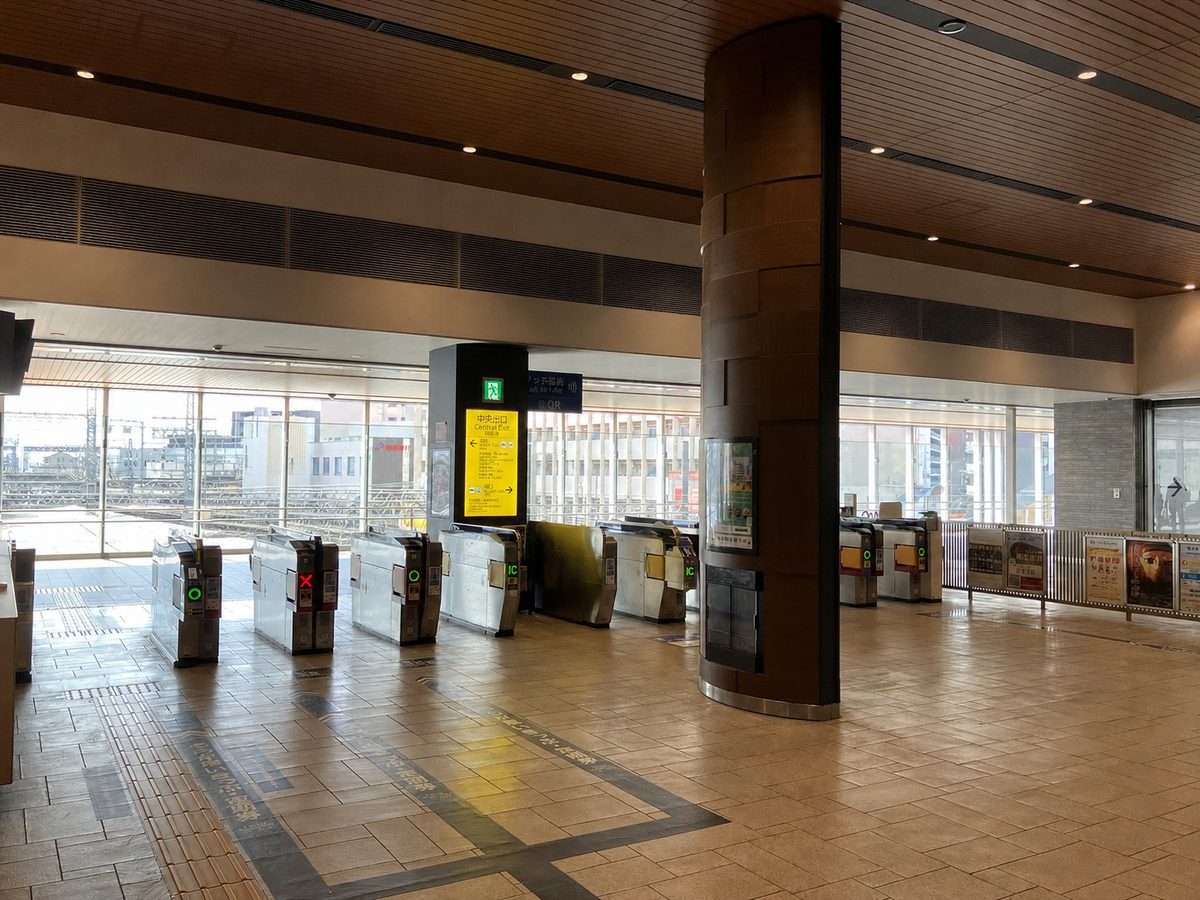 Central Gate (中央改札口) at Yamato-Saidaiji Station