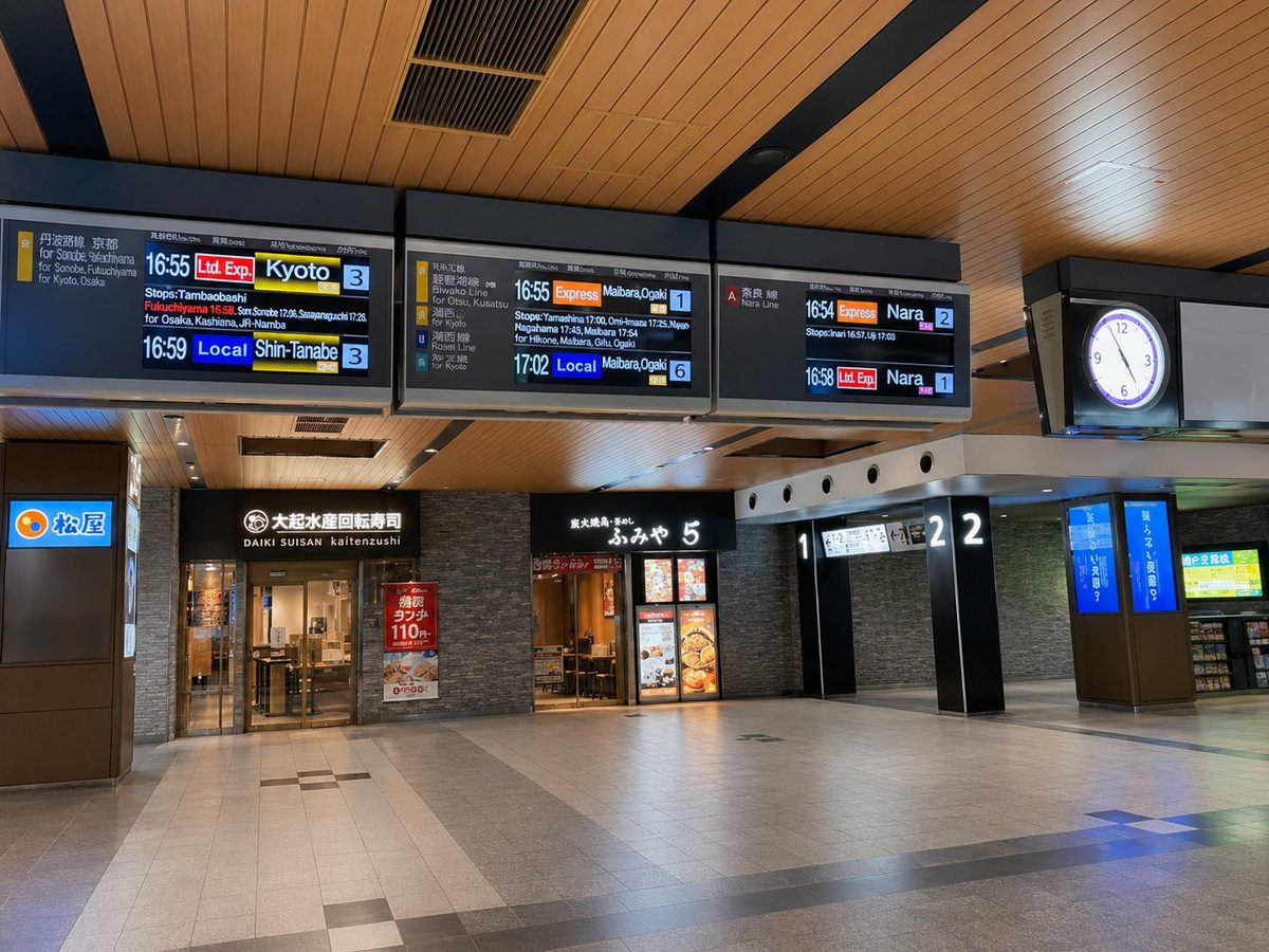 Platform at Yamato-Saidaiji Station — escalator up to the 2F concourse