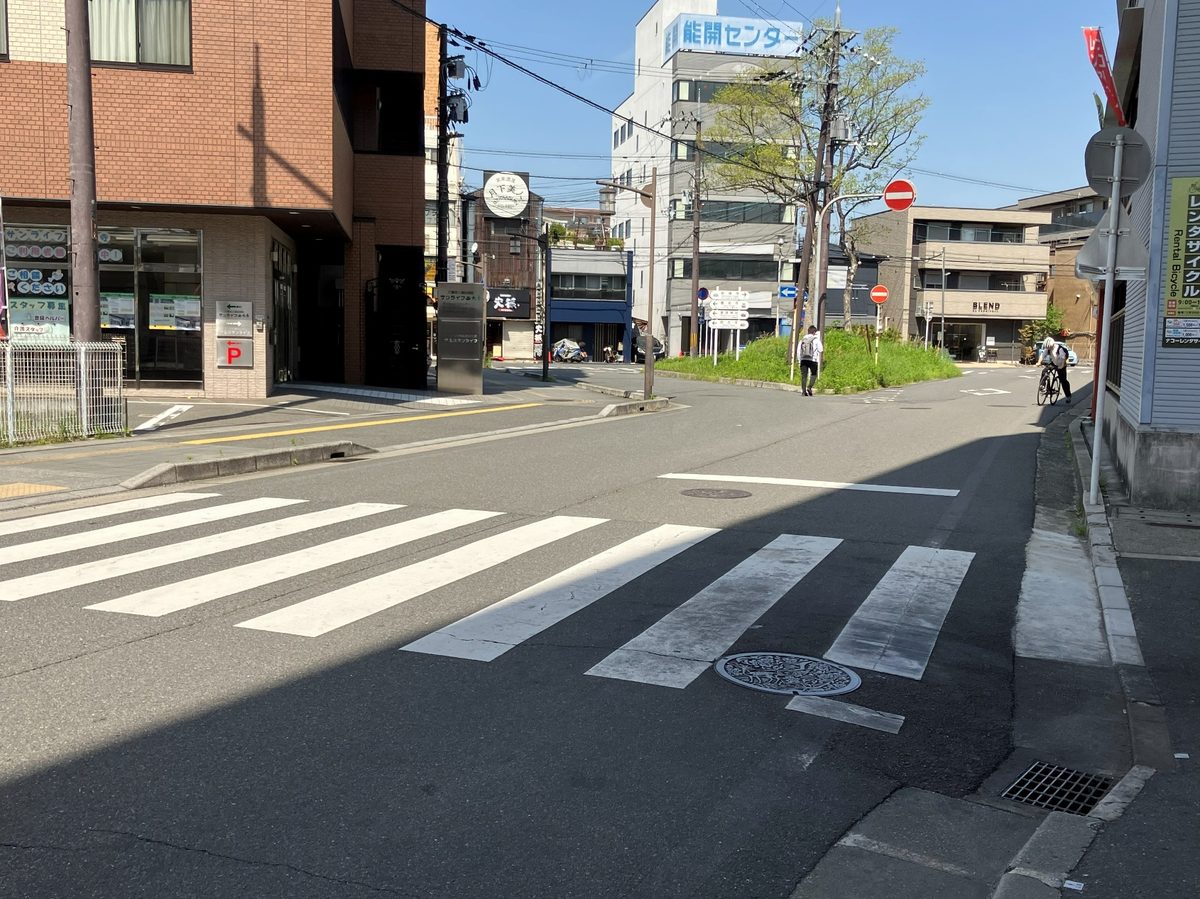 Pedestrian crossing near Yamato-Saidaiji Station South Exit